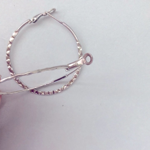 ❤️3/$29 Sterling silver hoops - Picture 4 of 4